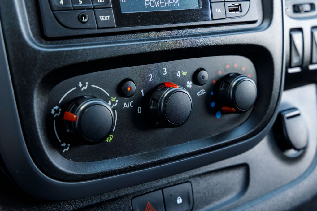 Renault Trafic пасс. 2015 фото 12