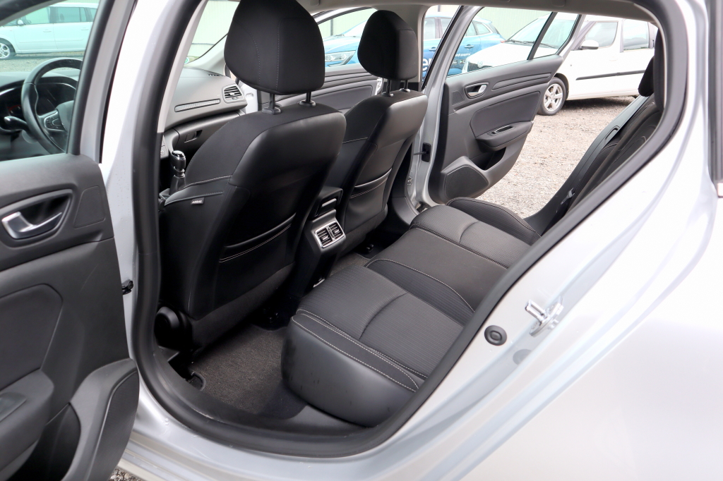 Renault Megane 2017 фото 24