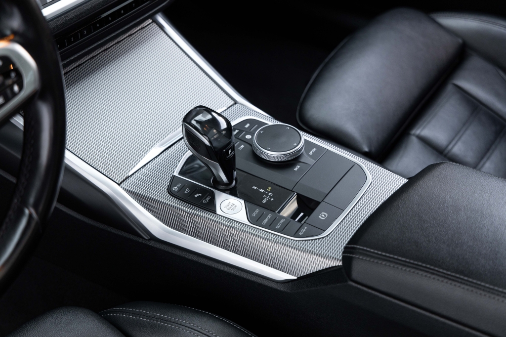BMW 3 Series 320d 2019 фото BMW 3 Series 320d 2019 фото 24