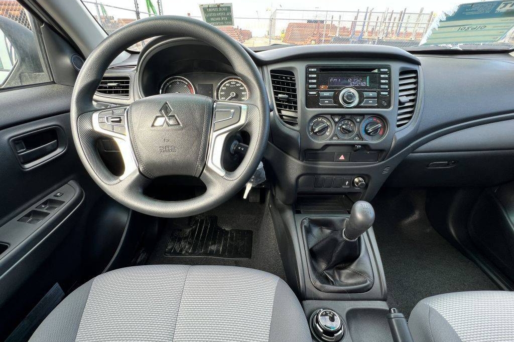 Mitsubishi L200 4x4 2.5D GLX Double Cab 2023 фото Mitsubishi L200 4x4 2.5D GLX Double Cab 2023 фото 11