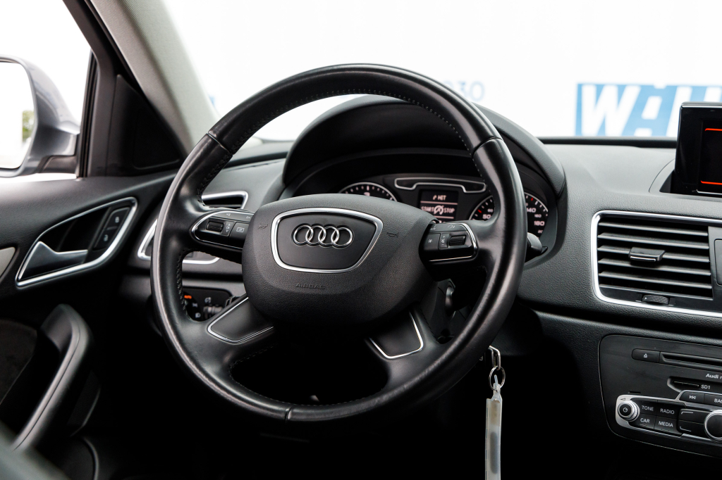 Audi Q3 2012 photo 10