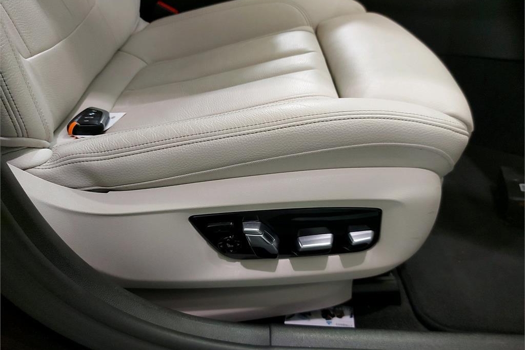 BMW 5 Series 2018 photo 9