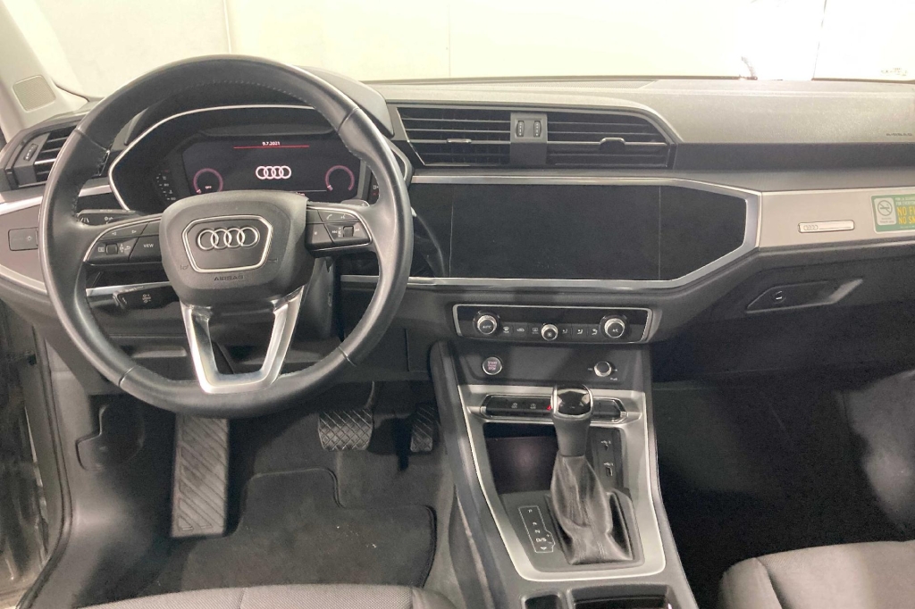 Audi Q3 2019 фото 3