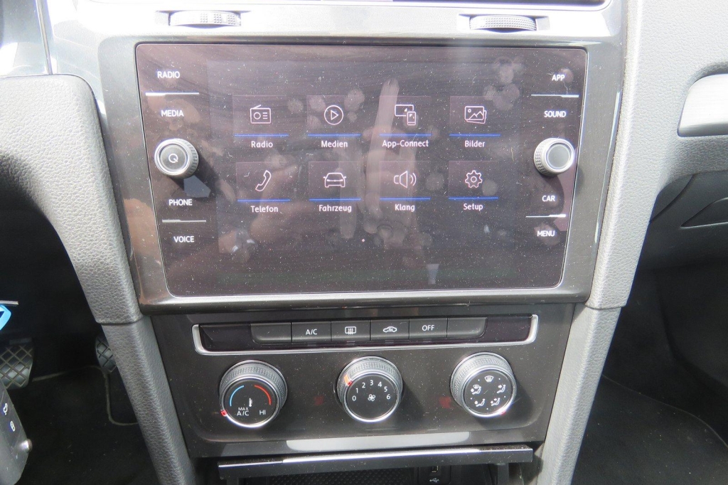 Volkswagen Golf Variant 2018 photo 2