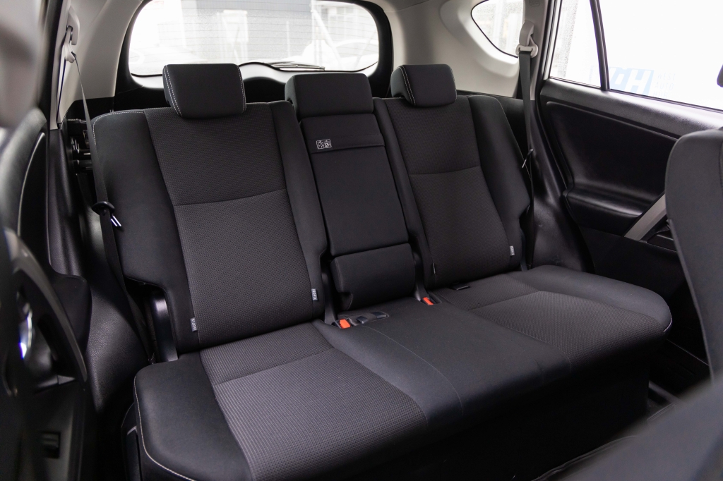 Toyota RAV4 Hybrid 2017 фото Toyota RAV4 Hybrid 2017 фото 29