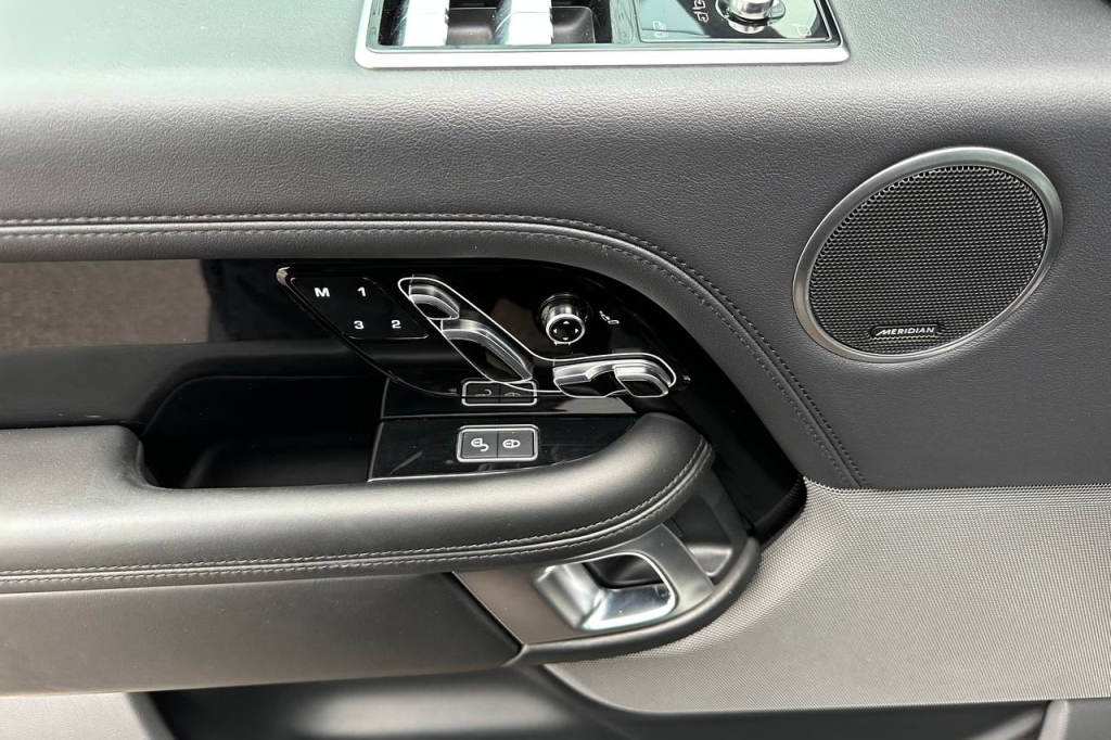 Land Rover Range Rover 4.4D 2018 фото Land Rover Range Rover 4.4D 2018 фото 8