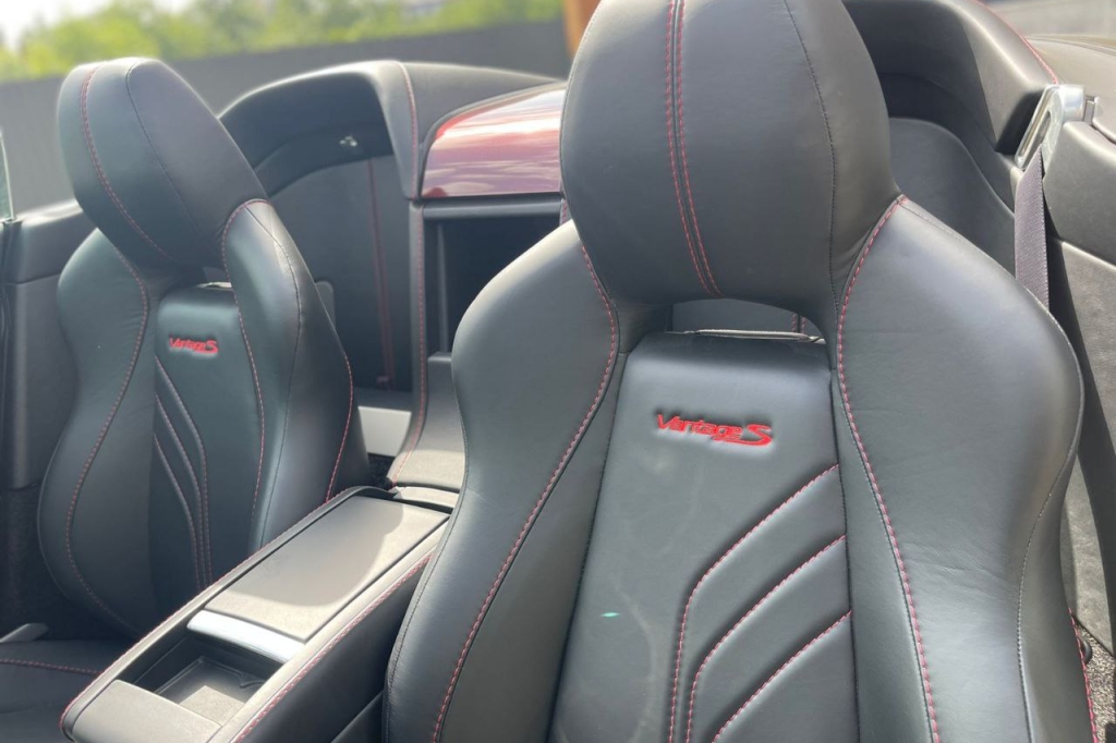 Aston Martin V8 Vantage S 2017 фото 11