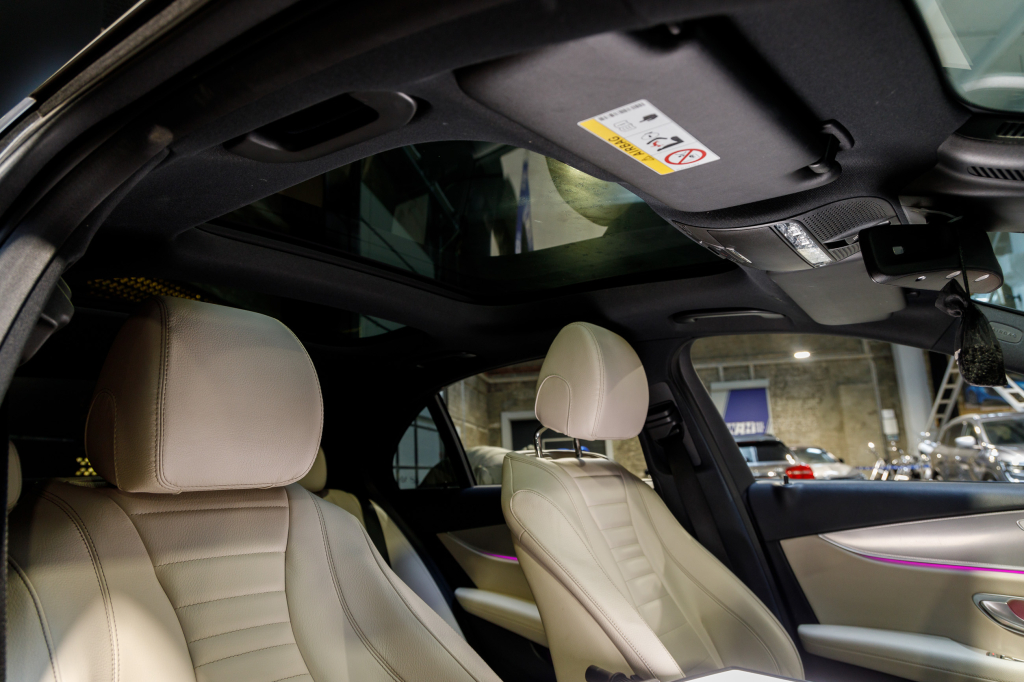 Mercedes-Benz E 200 4Matic AMG Line photo 22