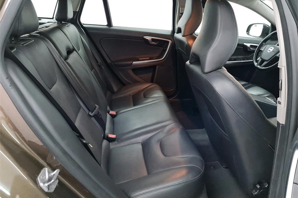 Volvo V60 Cross Country 2016 photo 2