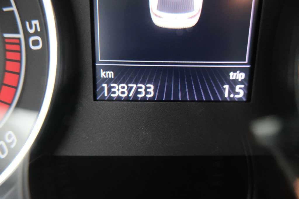 Skoda Superb Combi 2017 фото 4