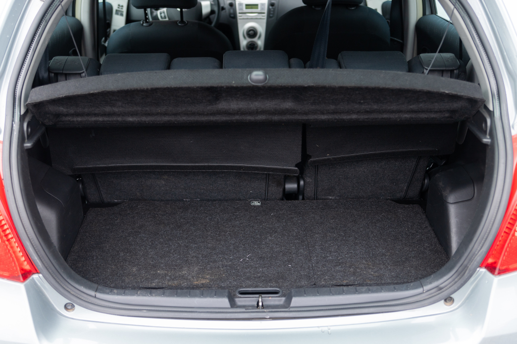 Toyota Yaris 2006 фото 14