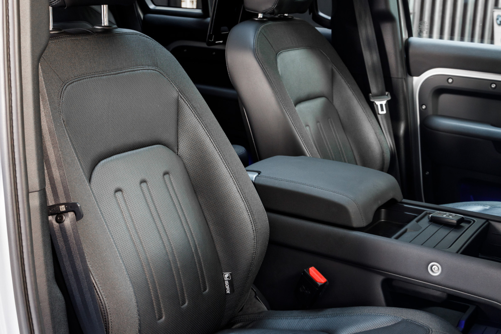 Land Rover Defender First Edition D240 2020 photo 11