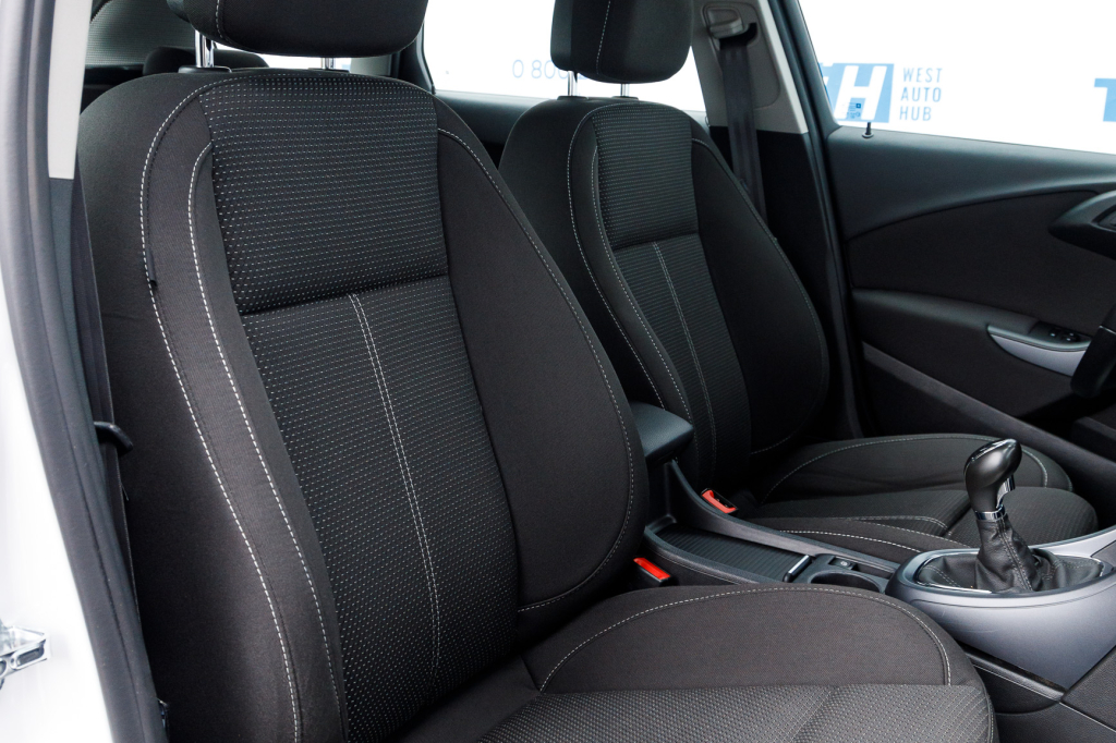 Opel Astra J Sports Tourer 2015 photo 11