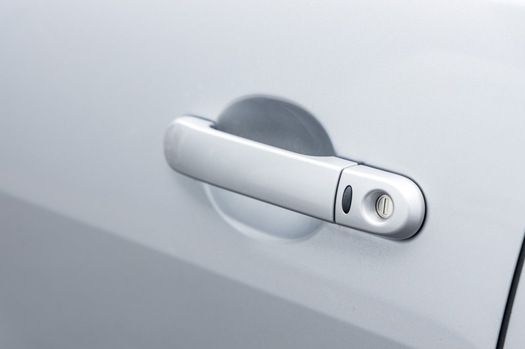 Nissan TIIDA 2010 photo 7