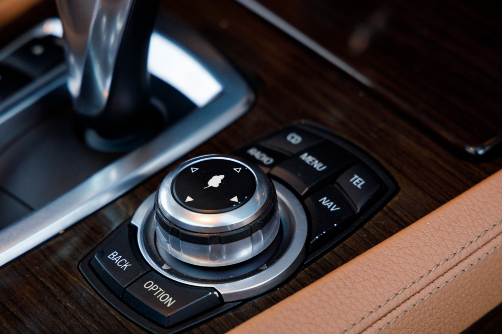 BMW 740 Li 2011 photo 32