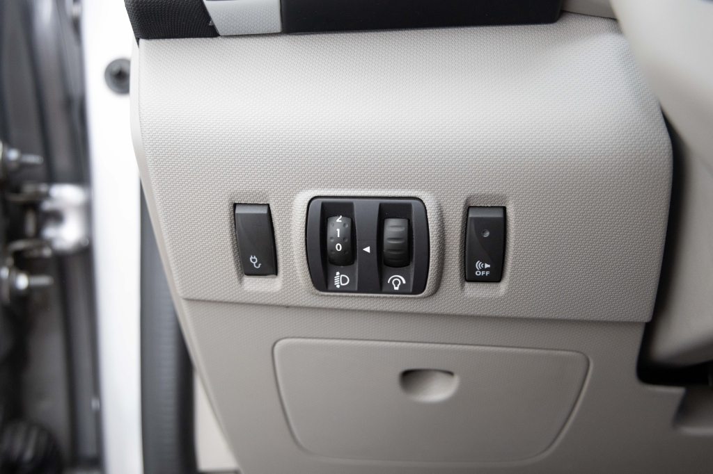 Renault Zoe 2015 фото 14