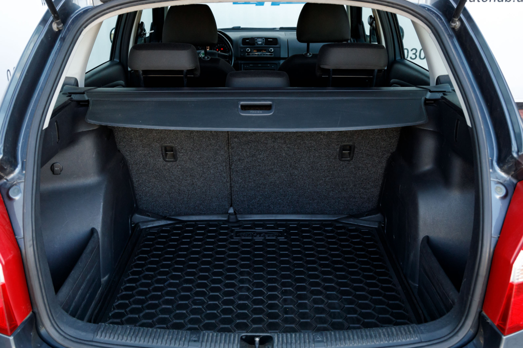 Skoda Fabia 2011 фото 19