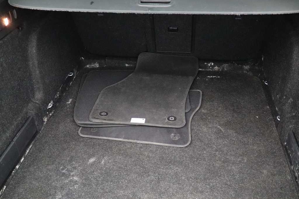 Skoda Superb Combi 2017 photo 20