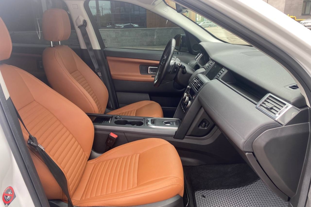 Land Rover Discovery Sport 2017 photo 13
