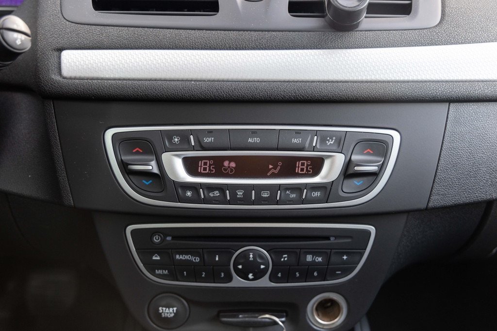 Renault Megane 2009 фото 23