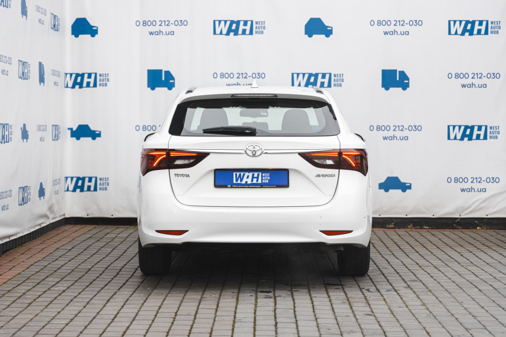 Toyota Avensis 2016 photo 8