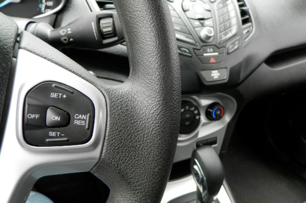 Ford Fiesta SE 2018 фото 14