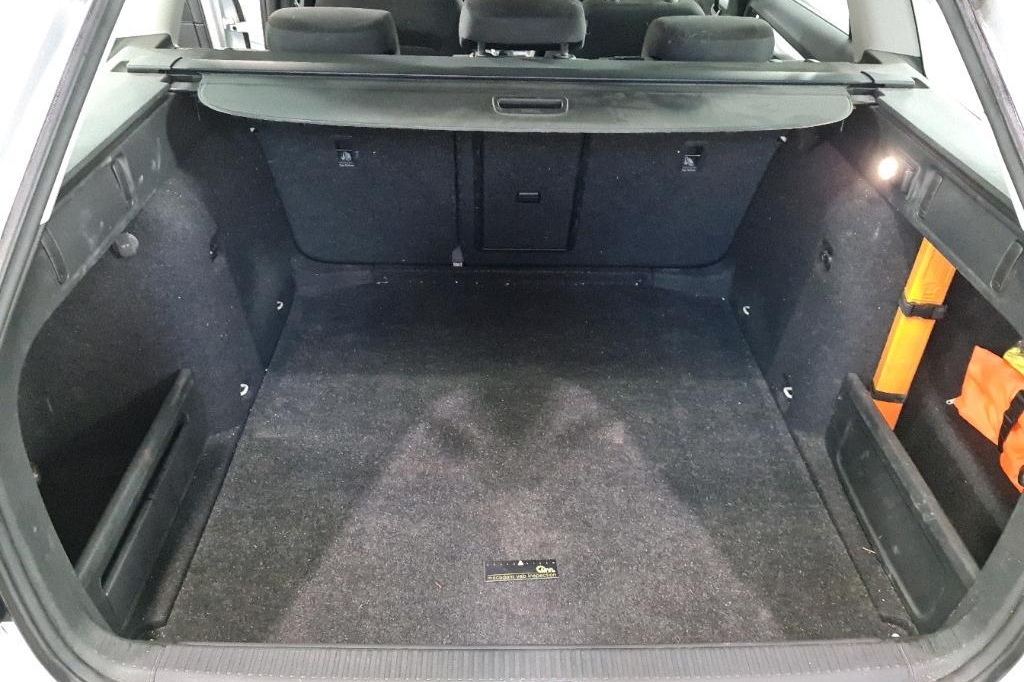 Skoda Octavia Combi 2018 фото 8