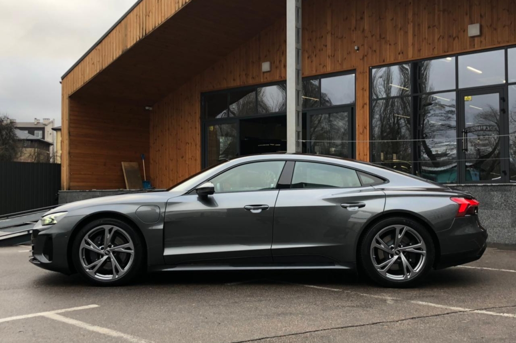 Audi e-tron GT 2021 фото 8
