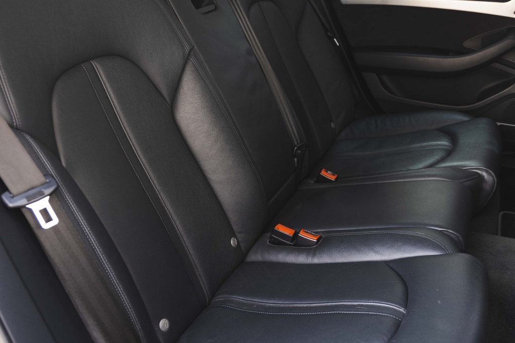 Audi A8 2015 photo 35