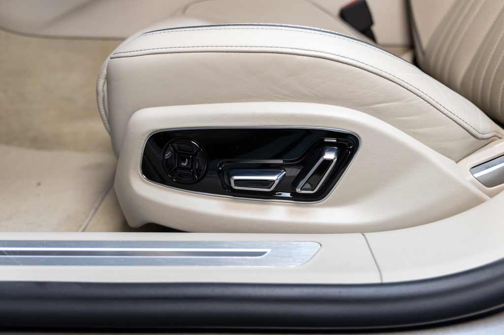 Audi A8 L 2018 фото Audi A8 L 2018 фото 17