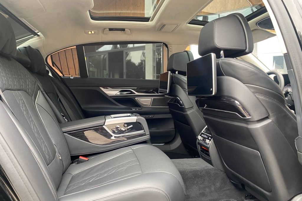 BMW 740 xDrive 2019 фото 19