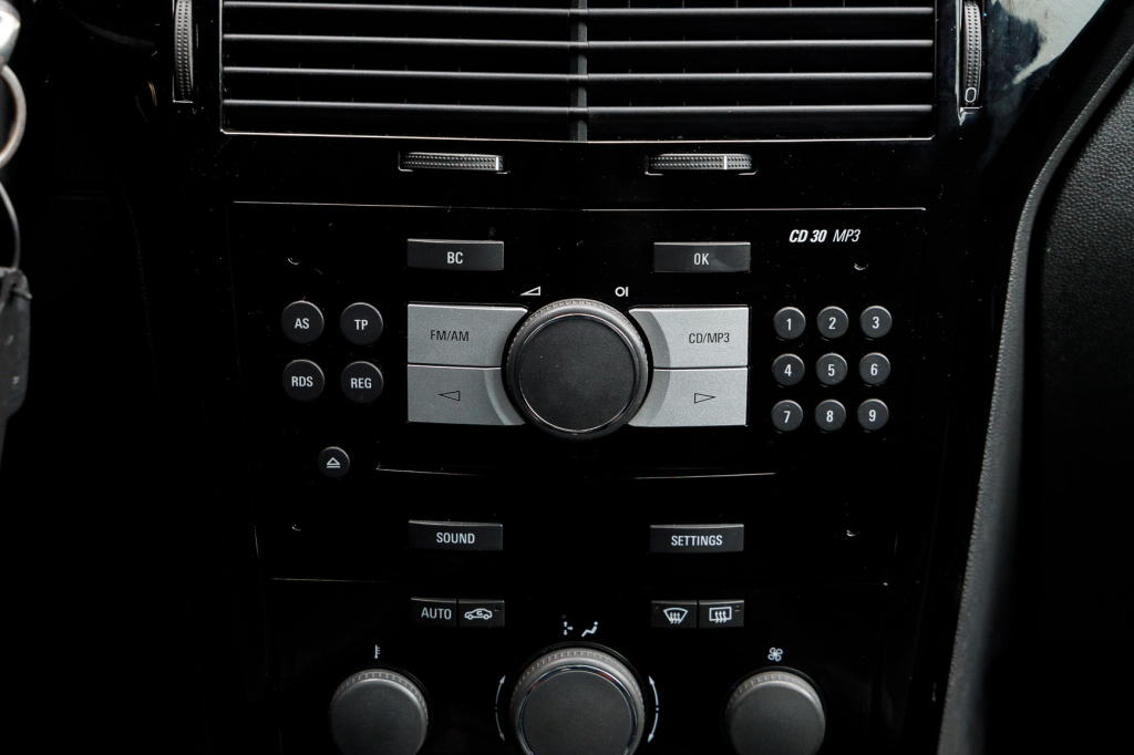 Opel Astra H photo 13