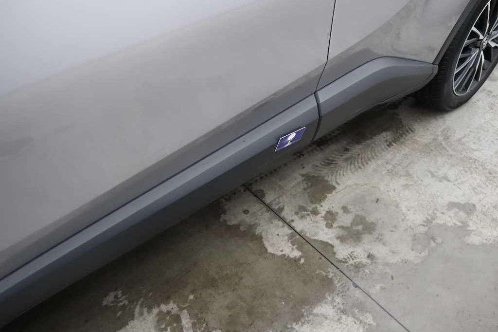 Toyota C-HR 2017 photo 8