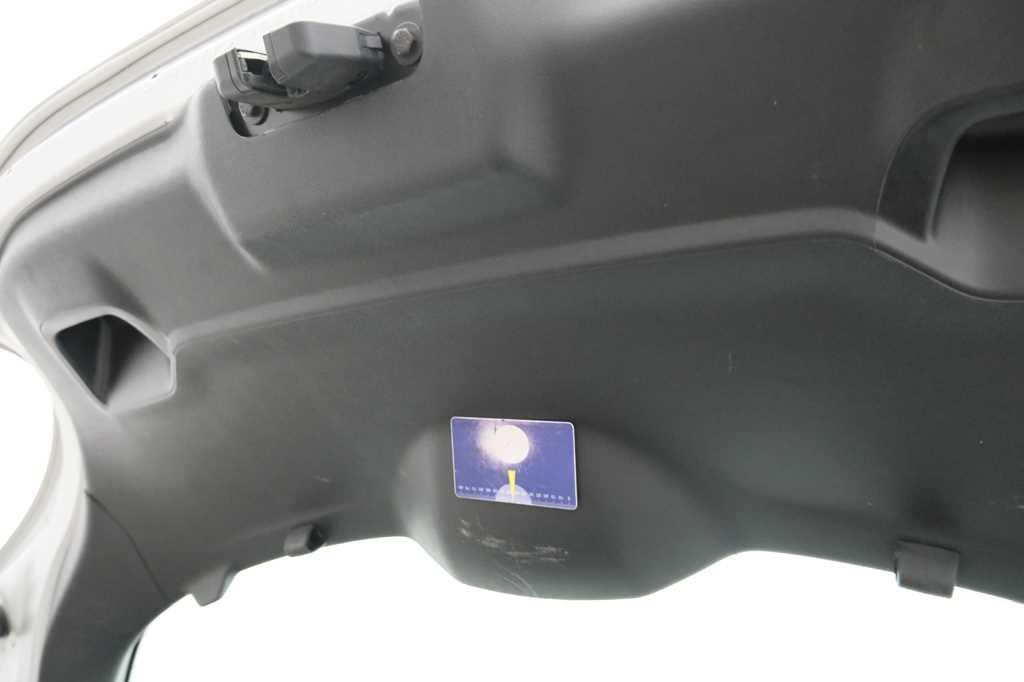 Peugeot 208 2017 фото 33