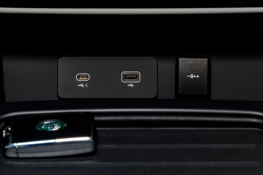 Land Rover Defender First Edition D240 2020 photo 39