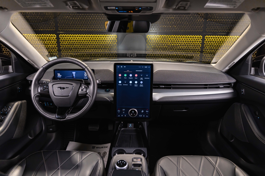 Ford Mustang Mach-E 2022 photo 37