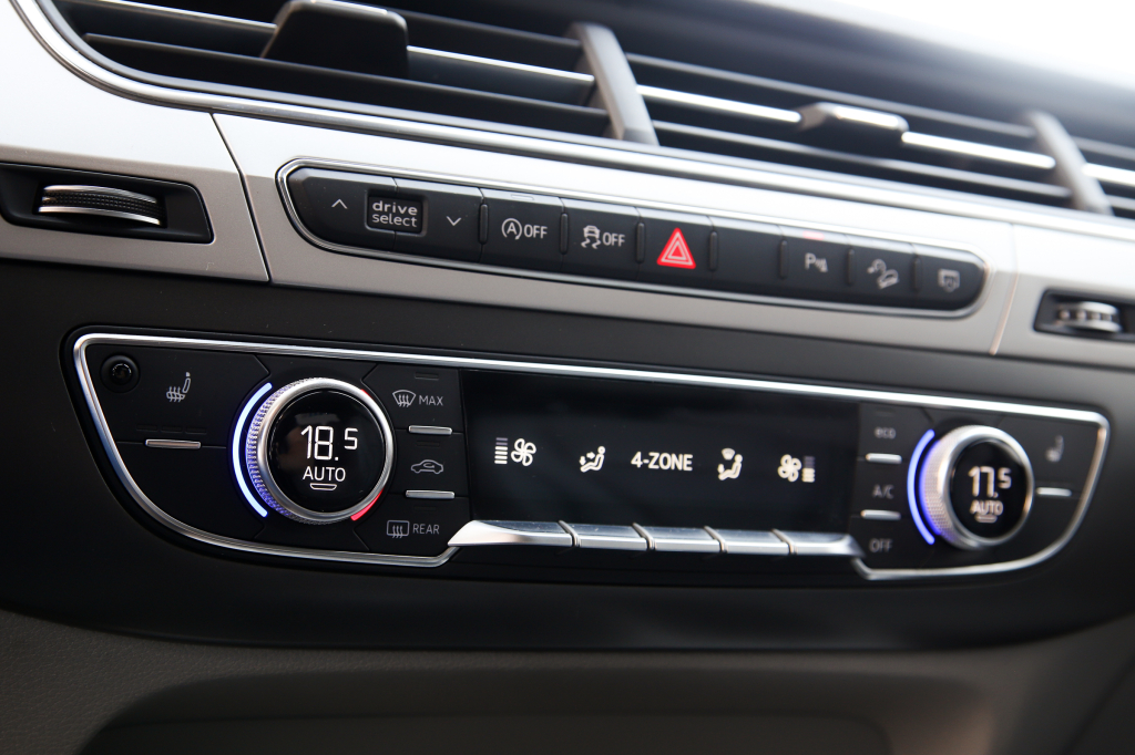 Audi Q7 S line TDI quattro 2017 photo 30