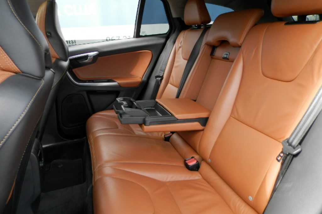 Volvo V60 2012 фото 13