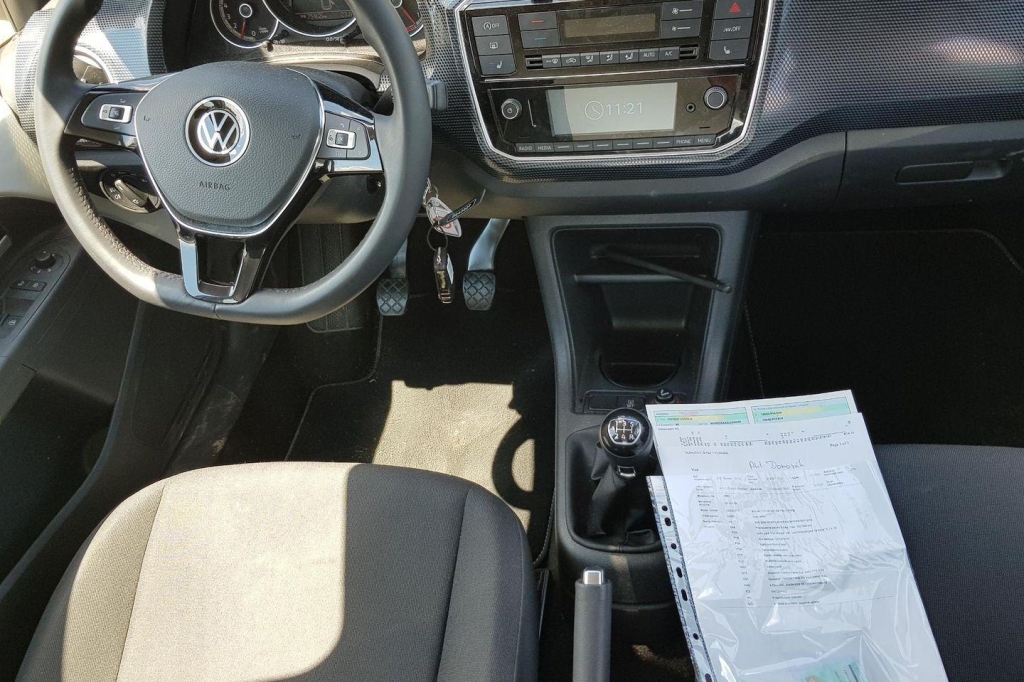 Volkswagen Up 2020 фото 3