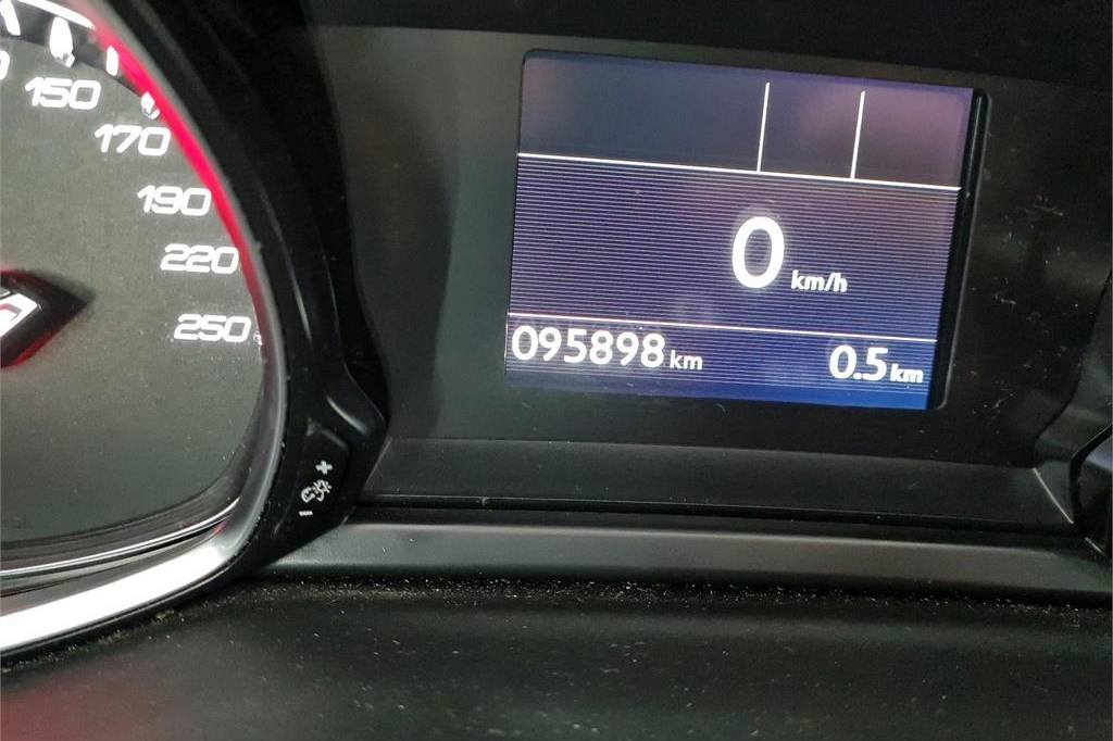 Peugeot 308 2017 photo 1