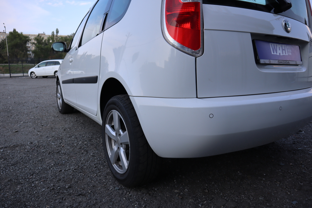 Skoda Roomster 2010 photo 12