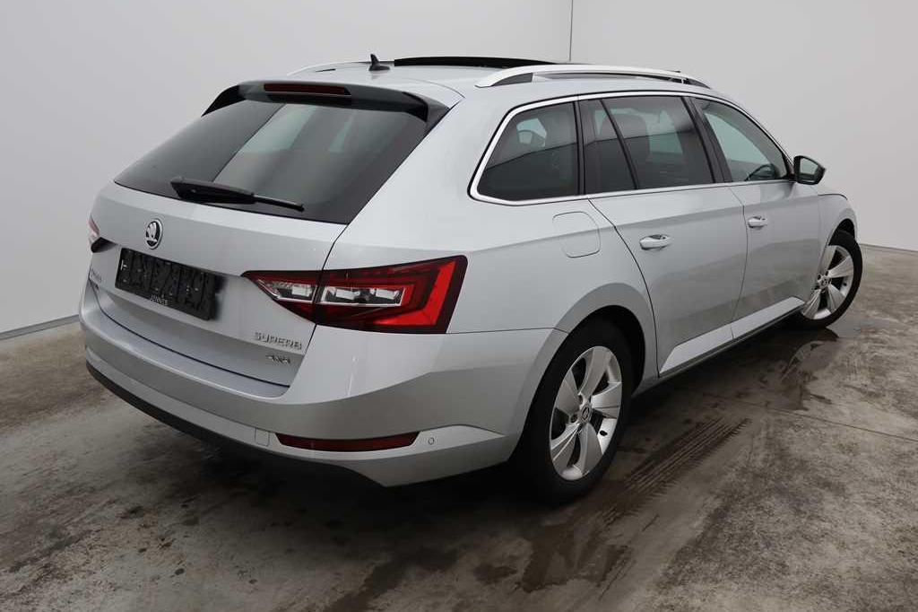 Skoda Superb Combi 2017 photo 6