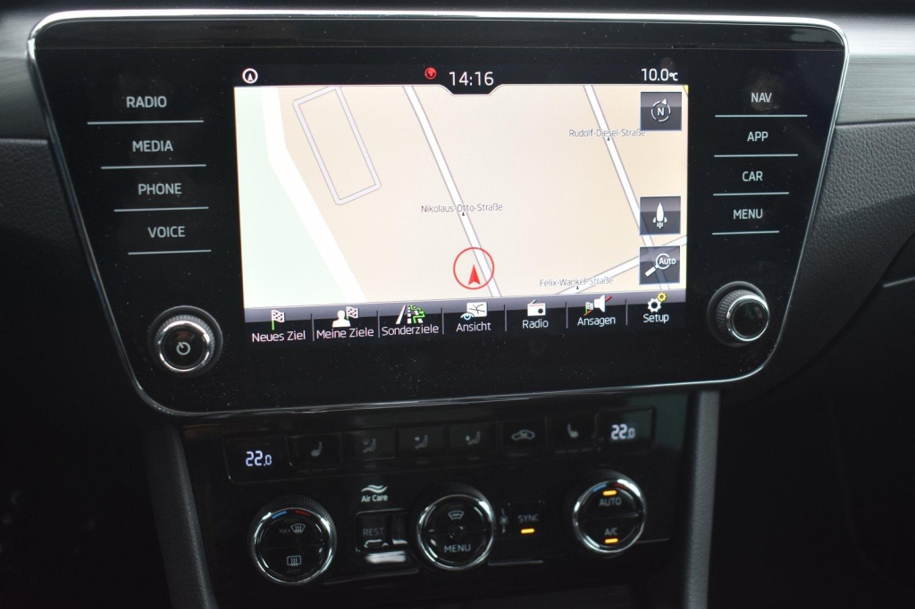 Skoda Superb Combi 2018 фото 2