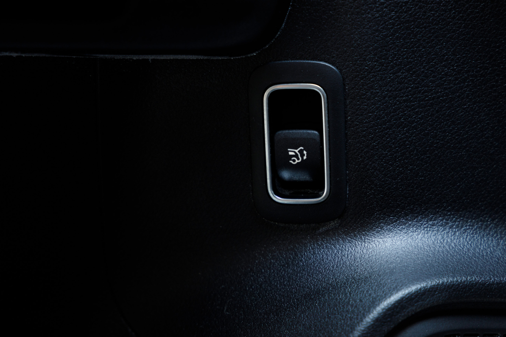 Mercedes-Benz GLB-Class 250 2020 photo 23