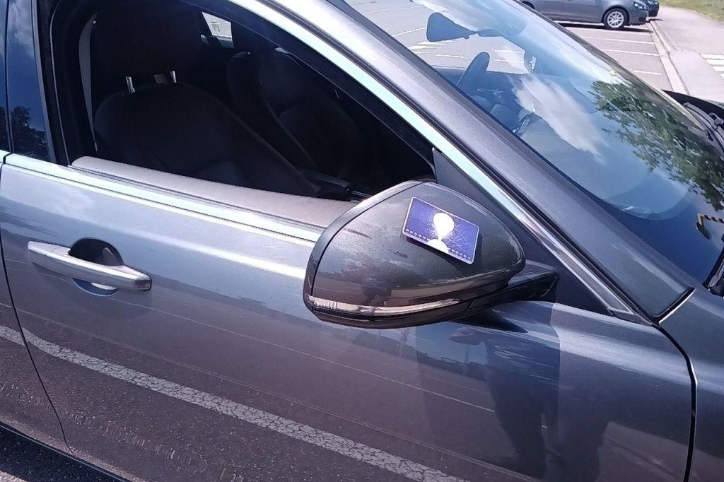 Jaguar XE 2015 photo 10