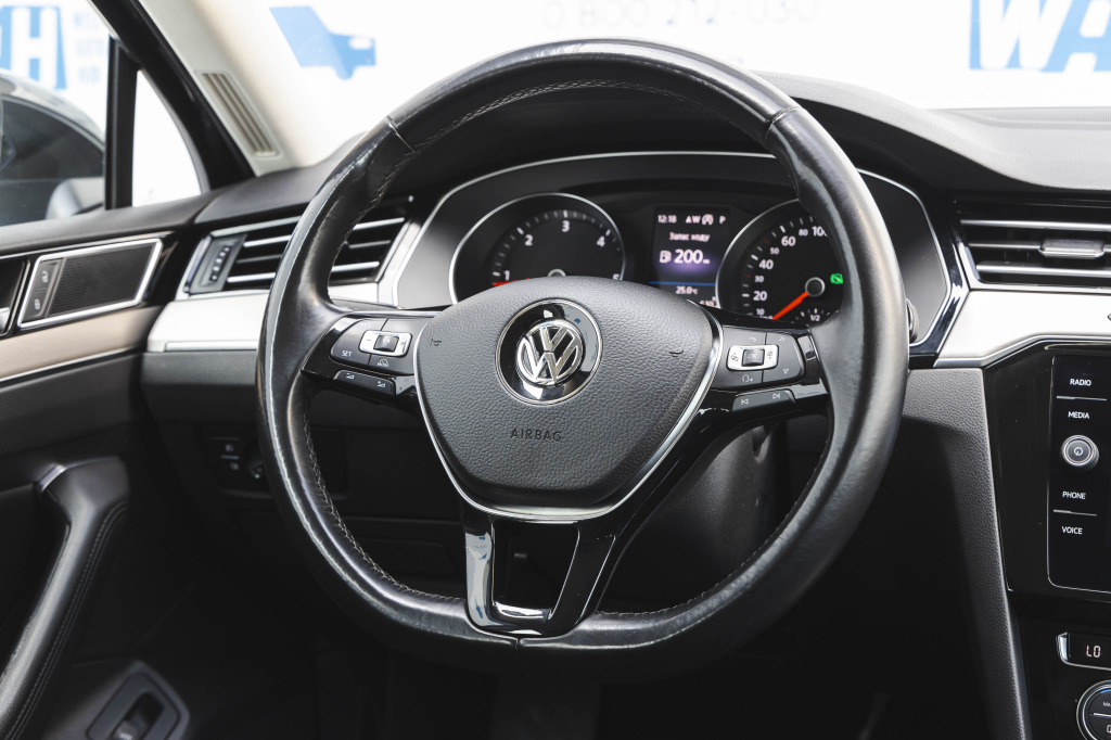 Volkswagen Passat R-Line 4Motion 2018 photo 20