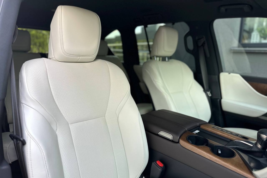 Lexus LX 500d 2022 фото 14