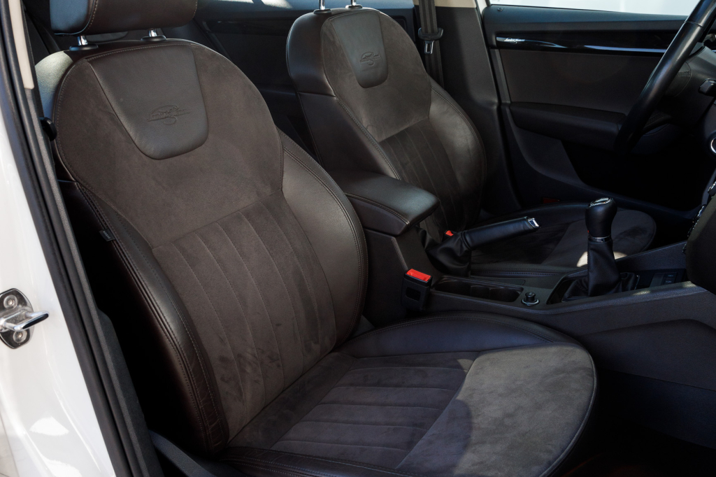 Skoda Octavia Laurin&Klement 2014 фото 30