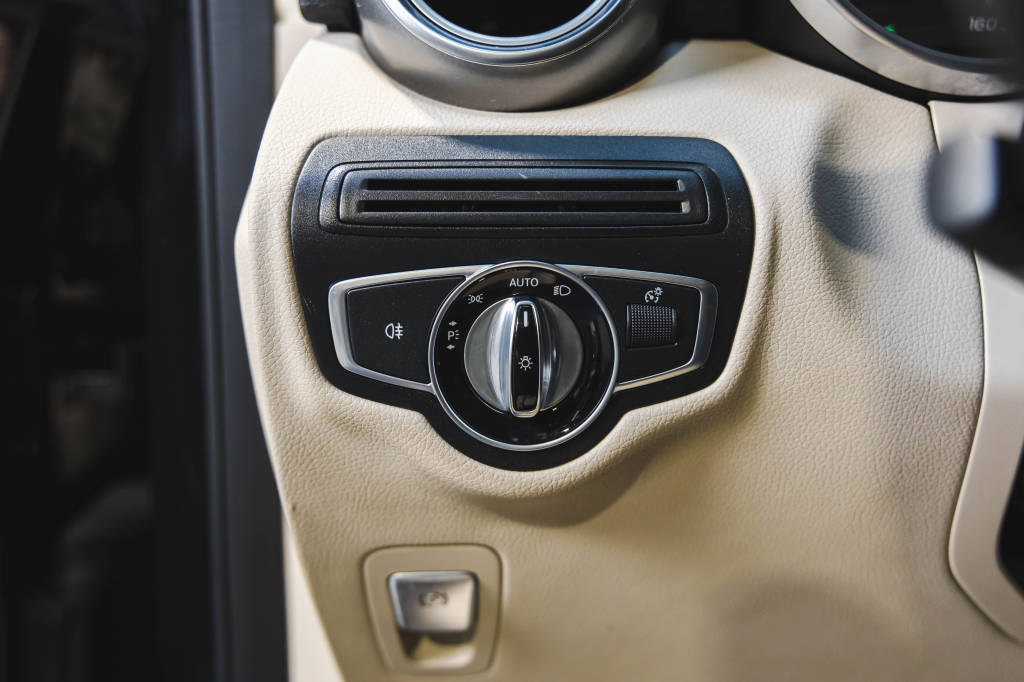 Mercedes-Benz GLC-Class 300 2016 photo 24