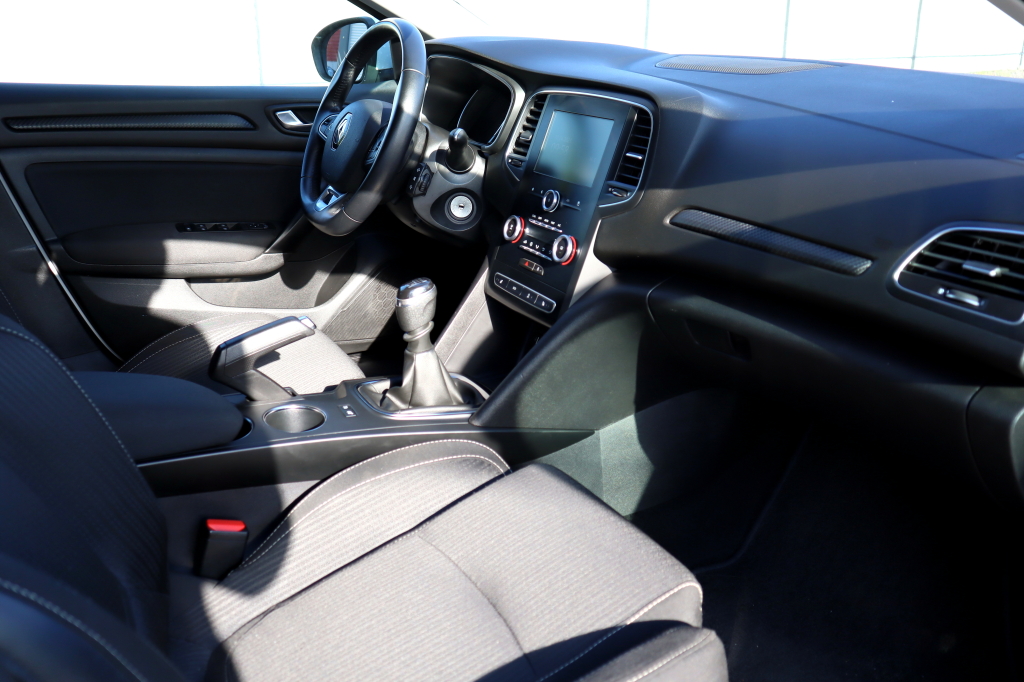 Renault Megane 2017 фото 32